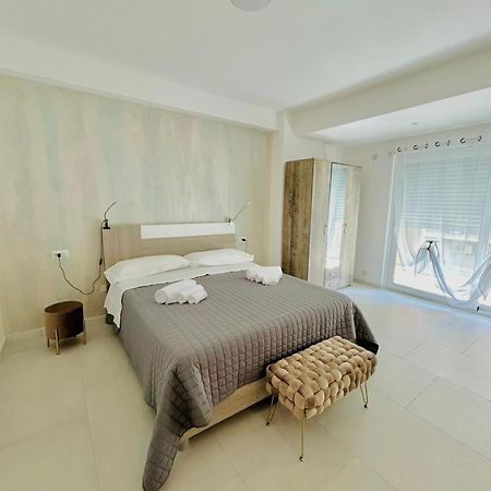Aqua Marine B&B - Rooms And Apartments Мілаццо Екстер'єр фото