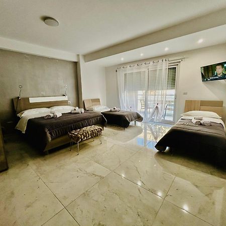 Aqua Marine B&B - Rooms And Apartments Мілаццо Екстер'єр фото