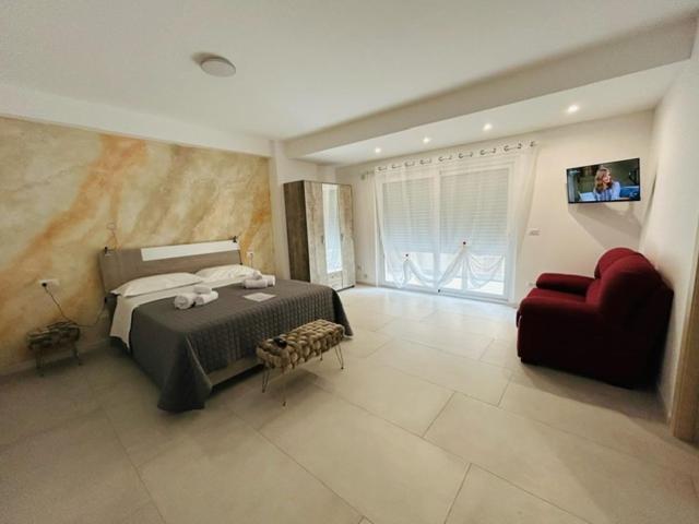 Aqua Marine B&B - Rooms And Apartments Мілаццо Екстер'єр фото
