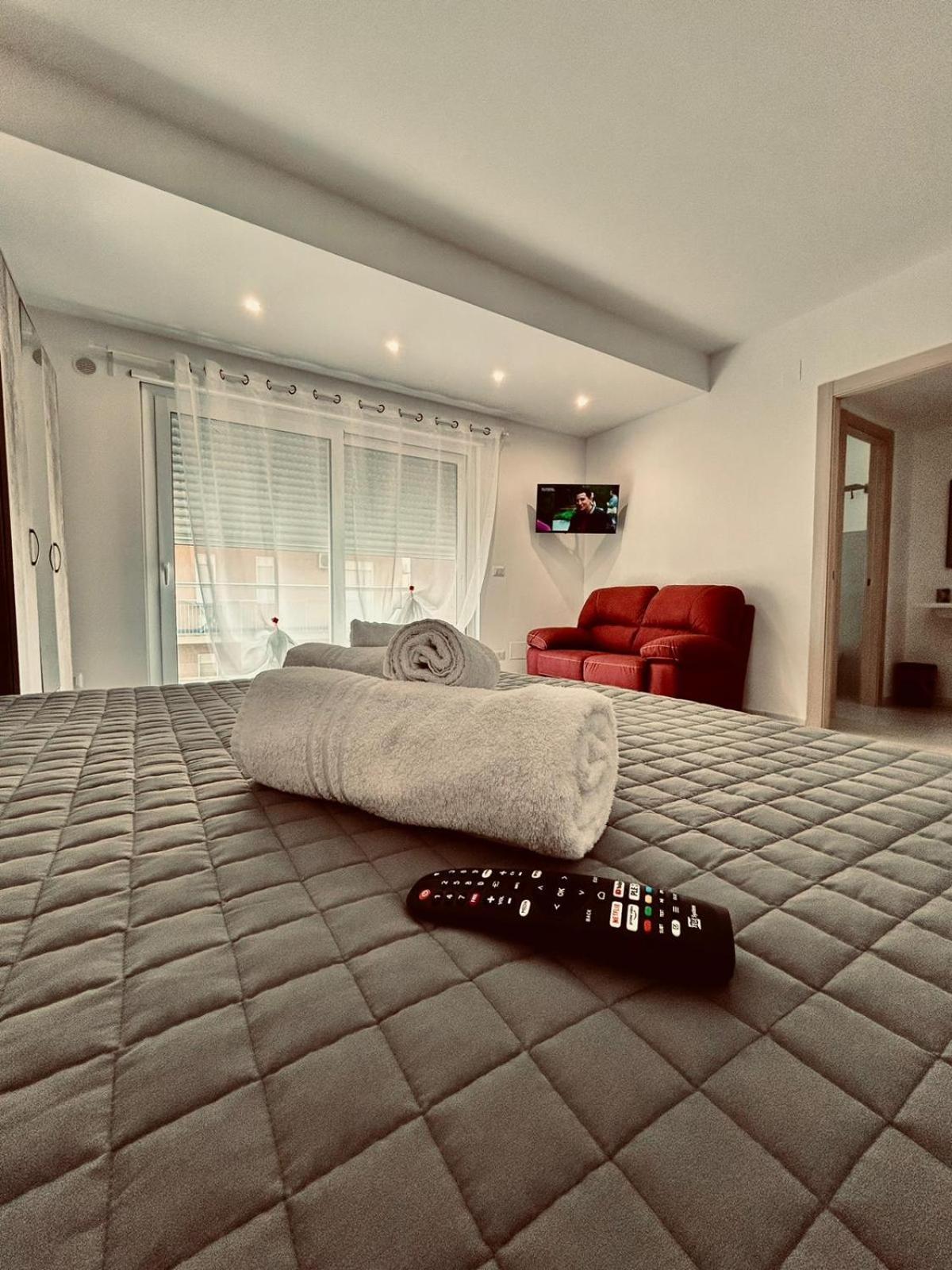 Aqua Marine B&B - Rooms And Apartments Мілаццо Екстер'єр фото