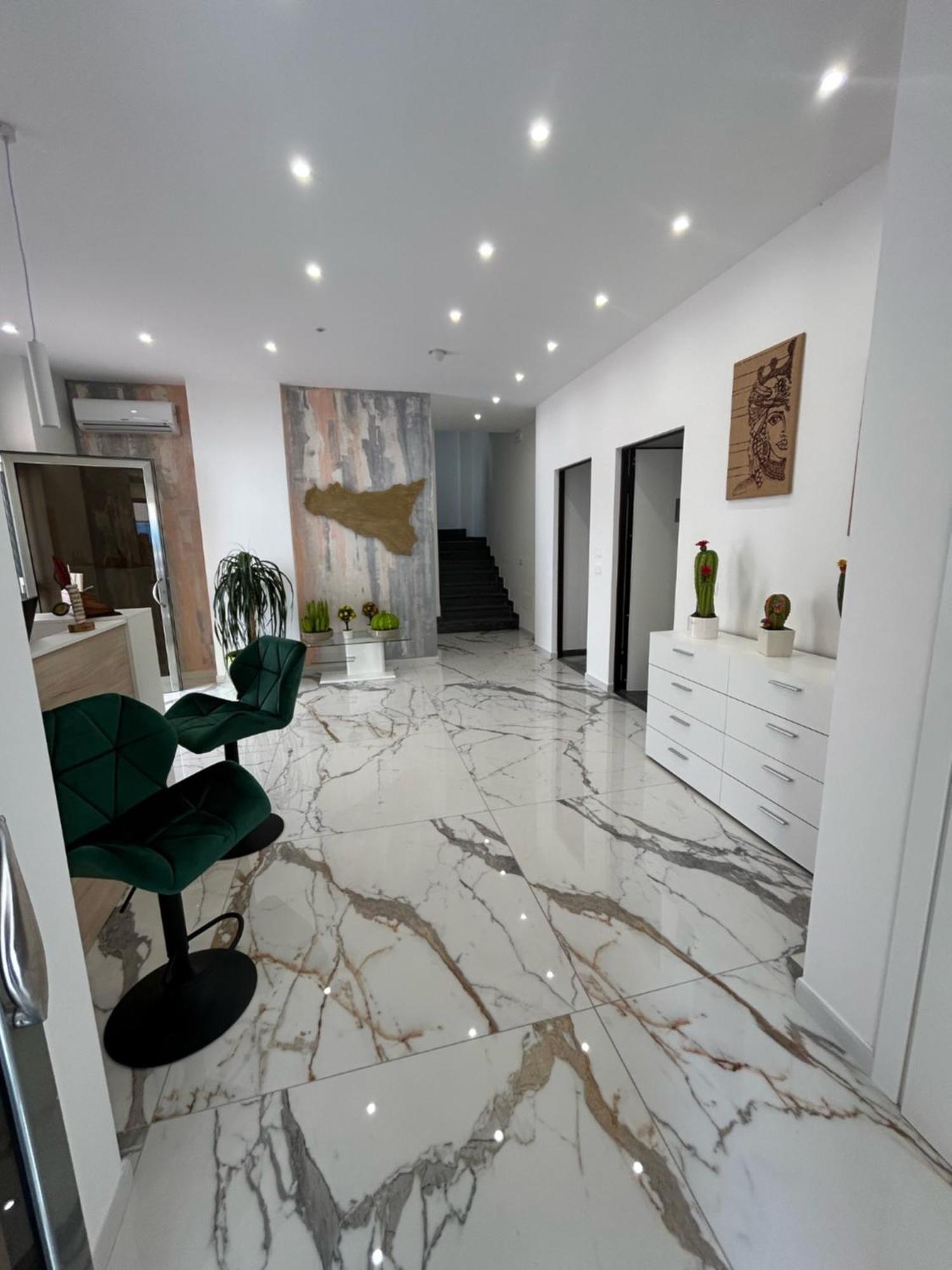 Aqua Marine B&B - Rooms And Apartments Мілаццо Екстер'єр фото