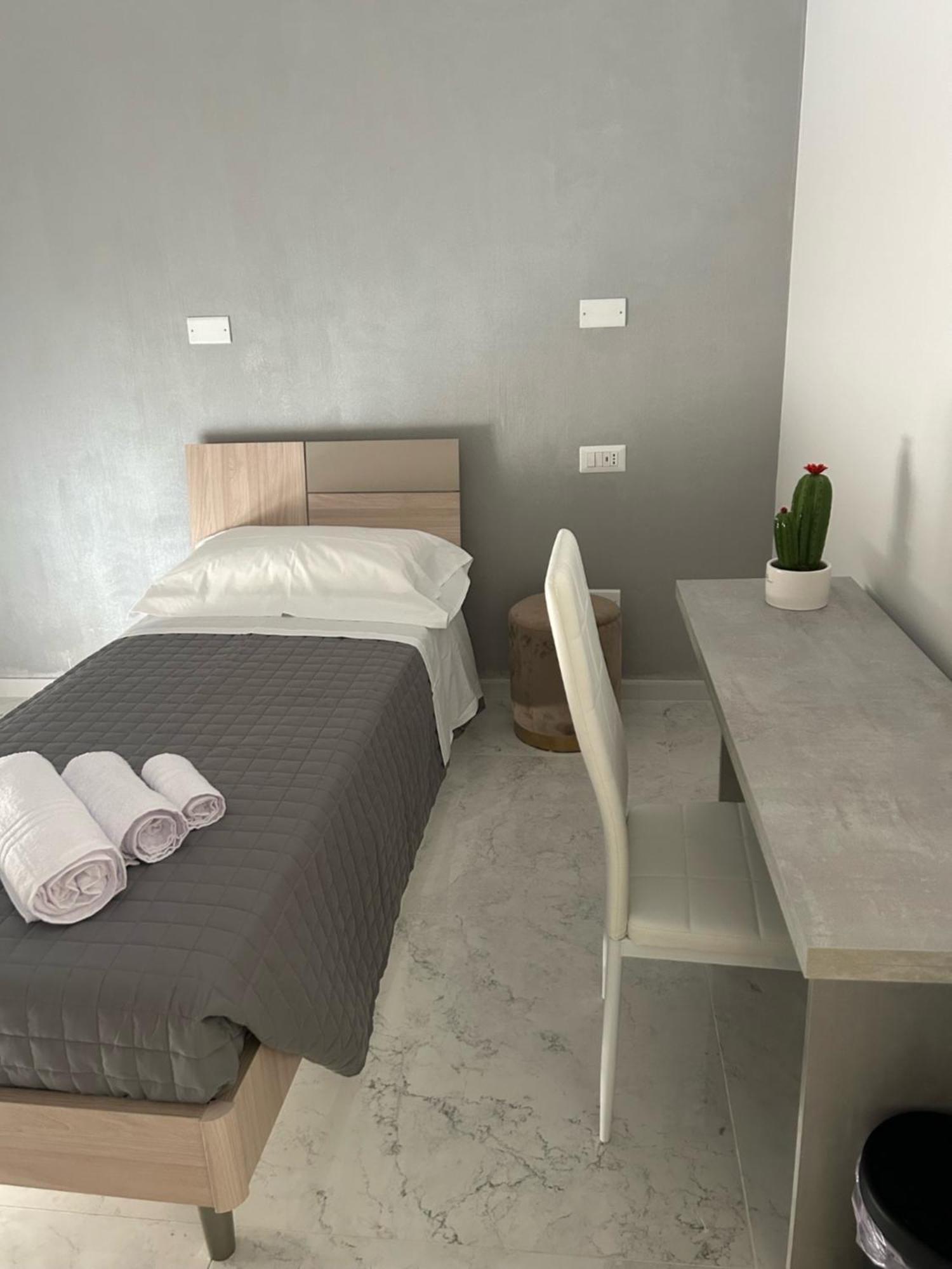 Aqua Marine B&B - Rooms And Apartments Мілаццо Екстер'єр фото