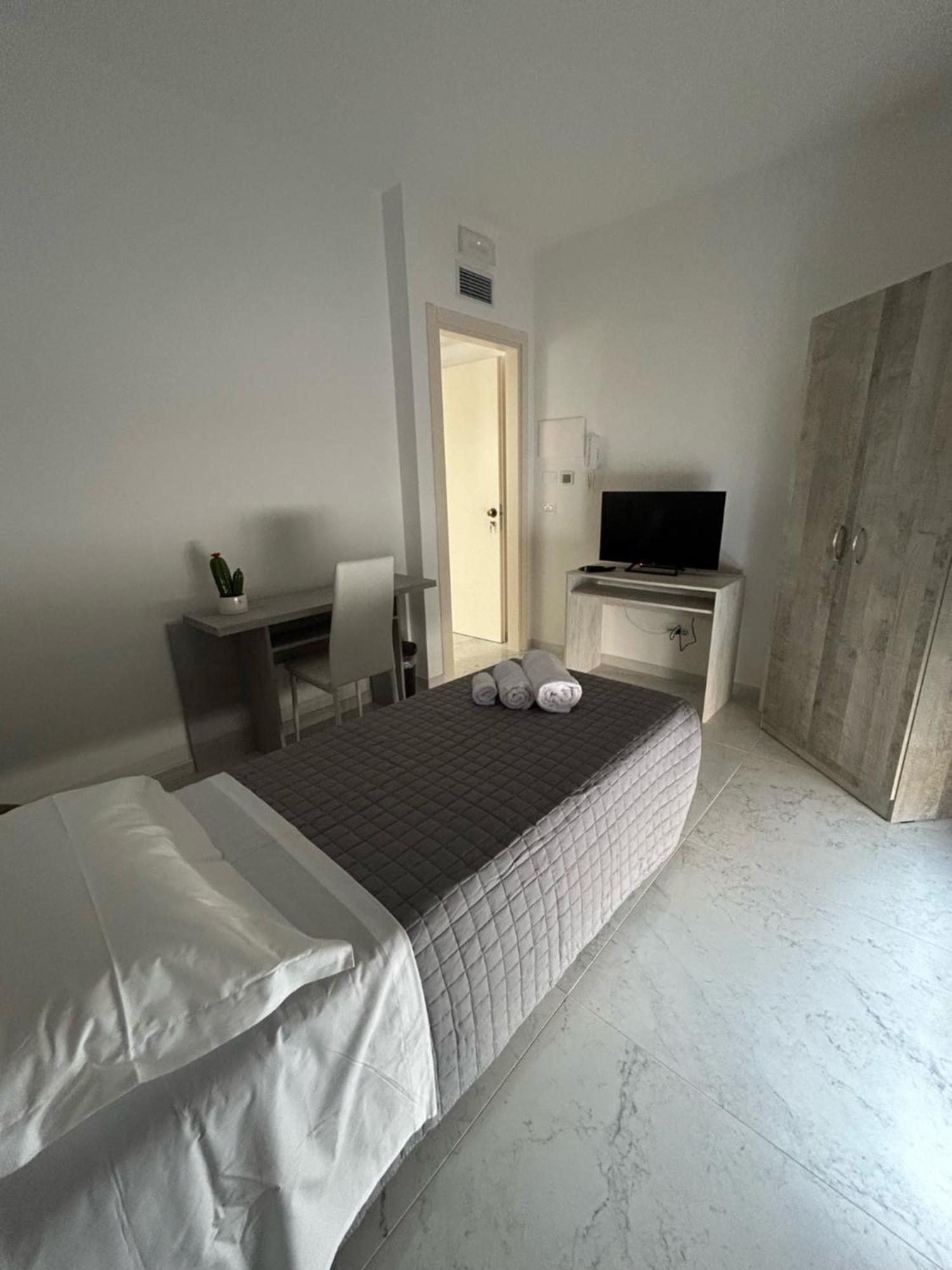 Aqua Marine B&B - Rooms And Apartments Мілаццо Екстер'єр фото
