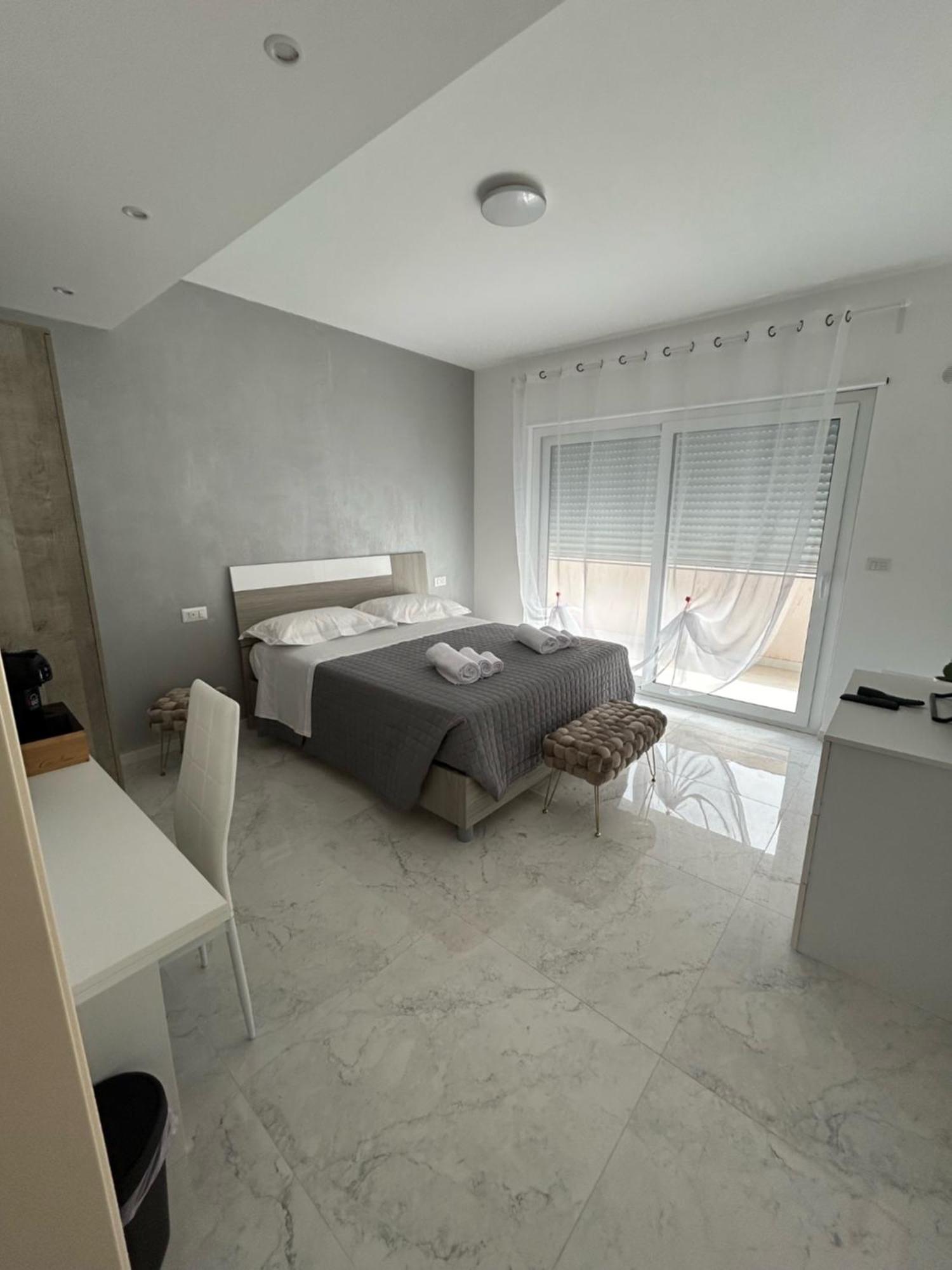 Aqua Marine B&B - Rooms And Apartments Мілаццо Екстер'єр фото