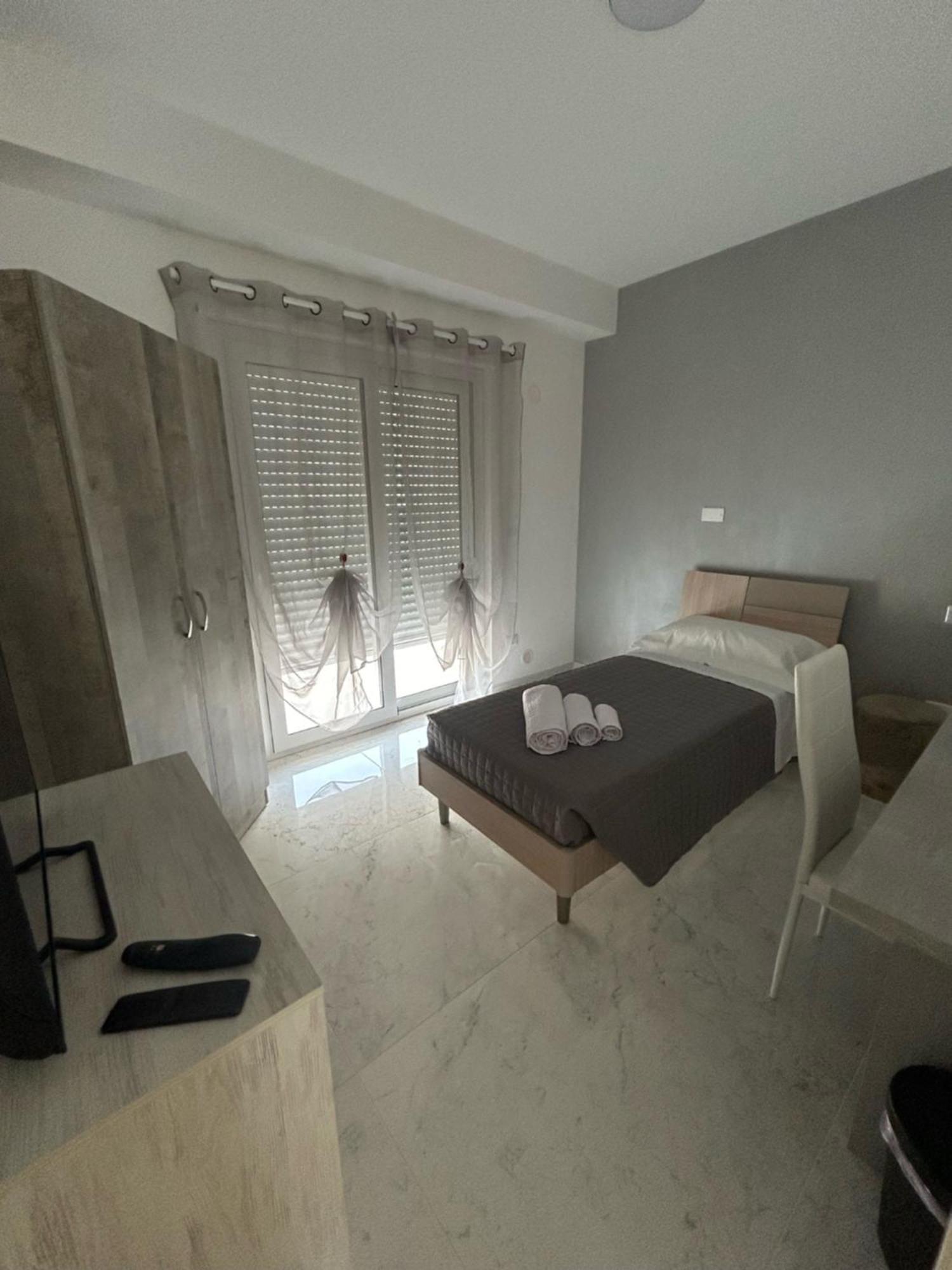 Aqua Marine B&B - Rooms And Apartments Мілаццо Екстер'єр фото