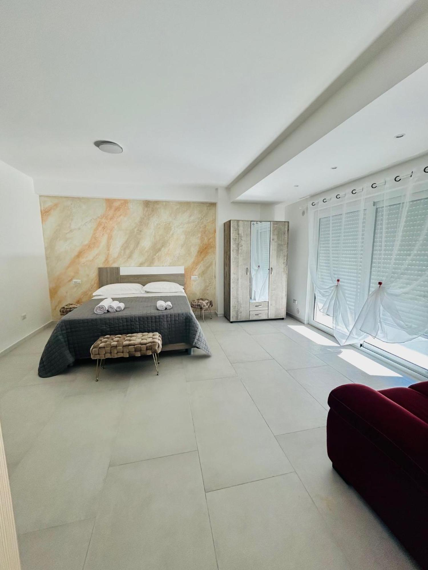 Aqua Marine B&B - Rooms And Apartments Мілаццо Екстер'єр фото