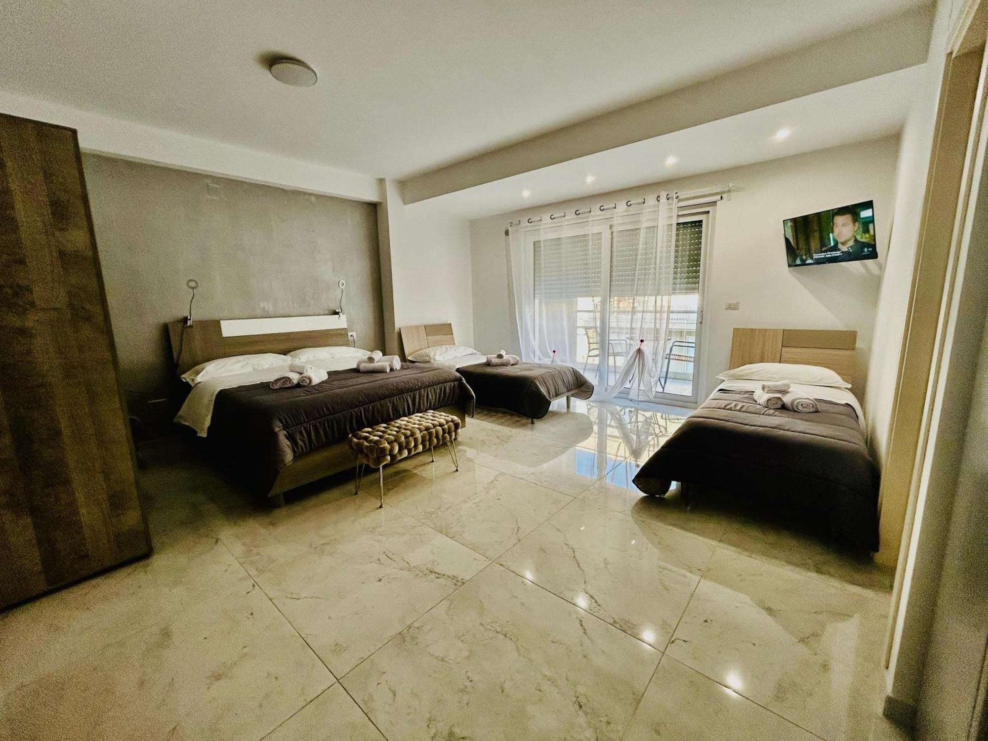 Aqua Marine B&B - Rooms And Apartments Мілаццо Екстер'єр фото